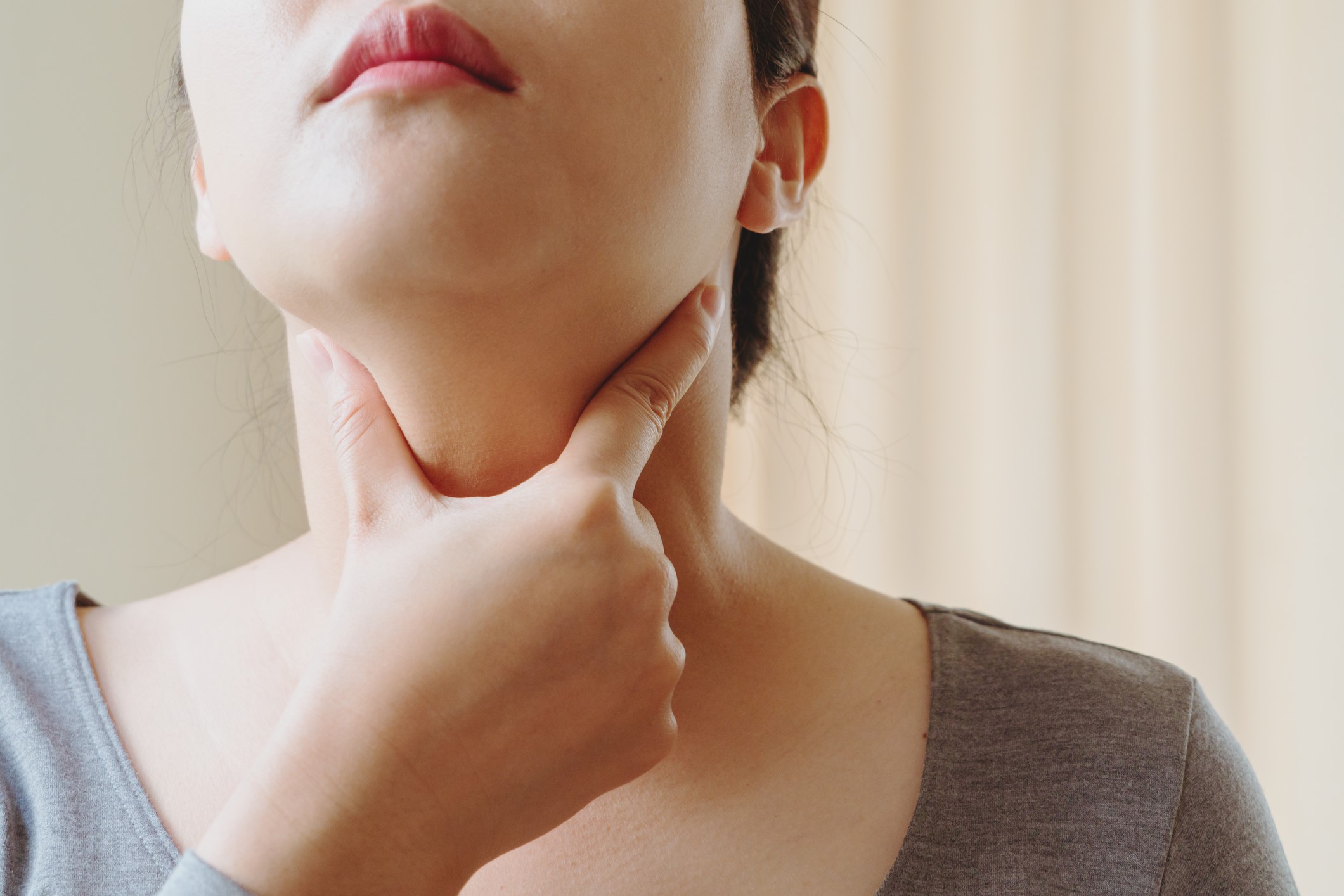 Understanding Red Light Therapy for Thyroid Function